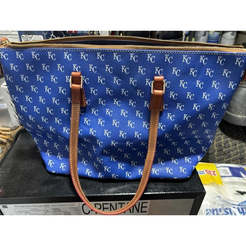 MLB Dooney & Bourke Kansas City‎ Royals Baseball Zip Zip Satchel Purse PRE-OWNED